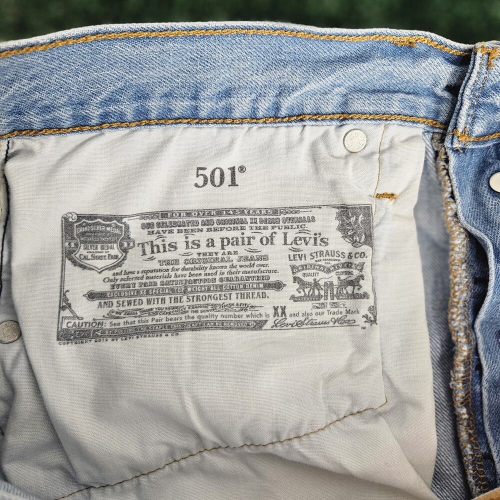 Levi's 501 Women Shorts W30(32) Blue Denim Cut Off Distressed Frayed Button Fly - Picture 10 of 13